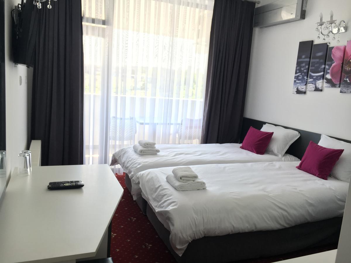 Hotel Aqua Kardzsali Kültér fotó